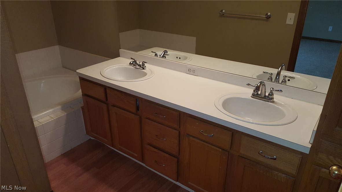 Woods Of Burlington - Residential