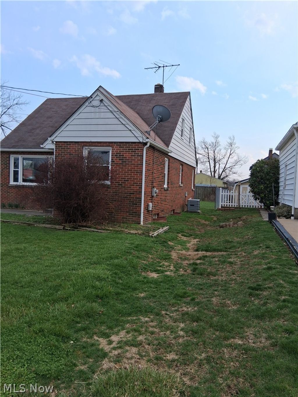 Photo of 944 Donald Avenue, Akron, OH 44306 (MLS # 5195565)