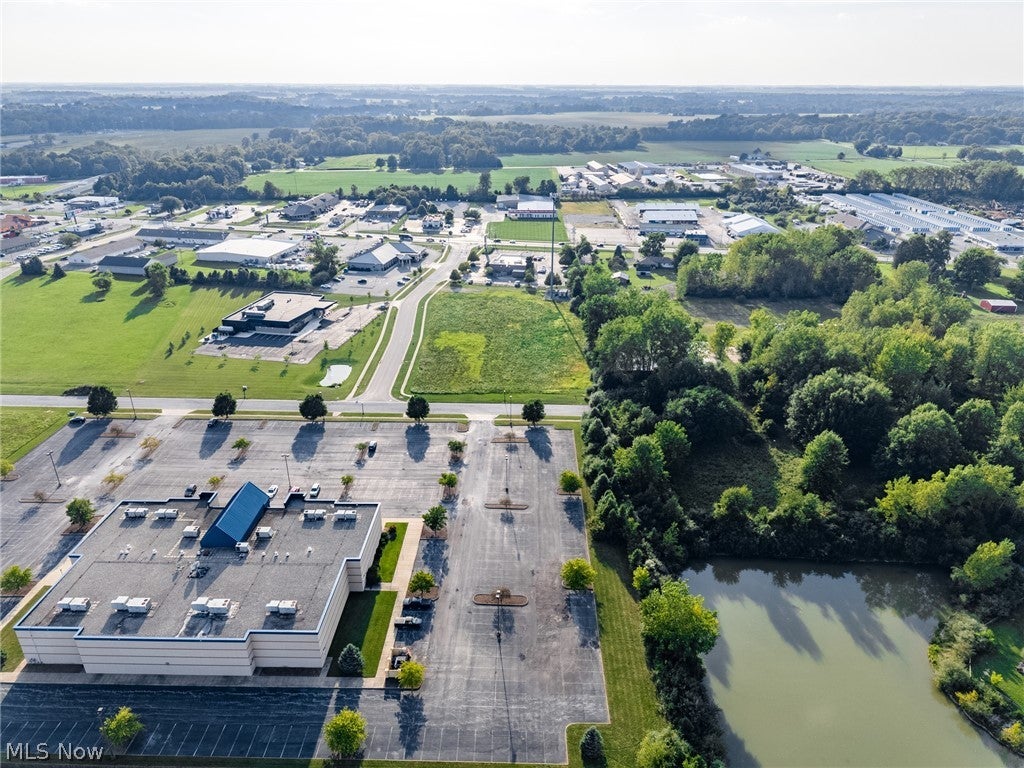 2 Emerald Parkway W