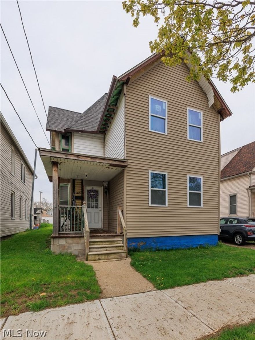 Attention investors and flippers get ready for your next project! This 4 bedroom 2 bath has a newer roof (8 years old) with a fenced-in backyard. Near Gordon square, shopping, and dining. With a little bit of TLC, this home has great potential and is being sold as-is and the seller will make no repairs. Call to schedule your private viewing.
