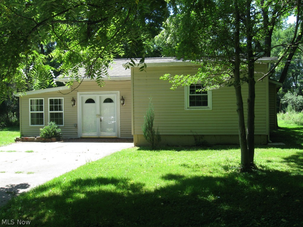 Lake Shore Blvd Estates 02 - Residential Lease