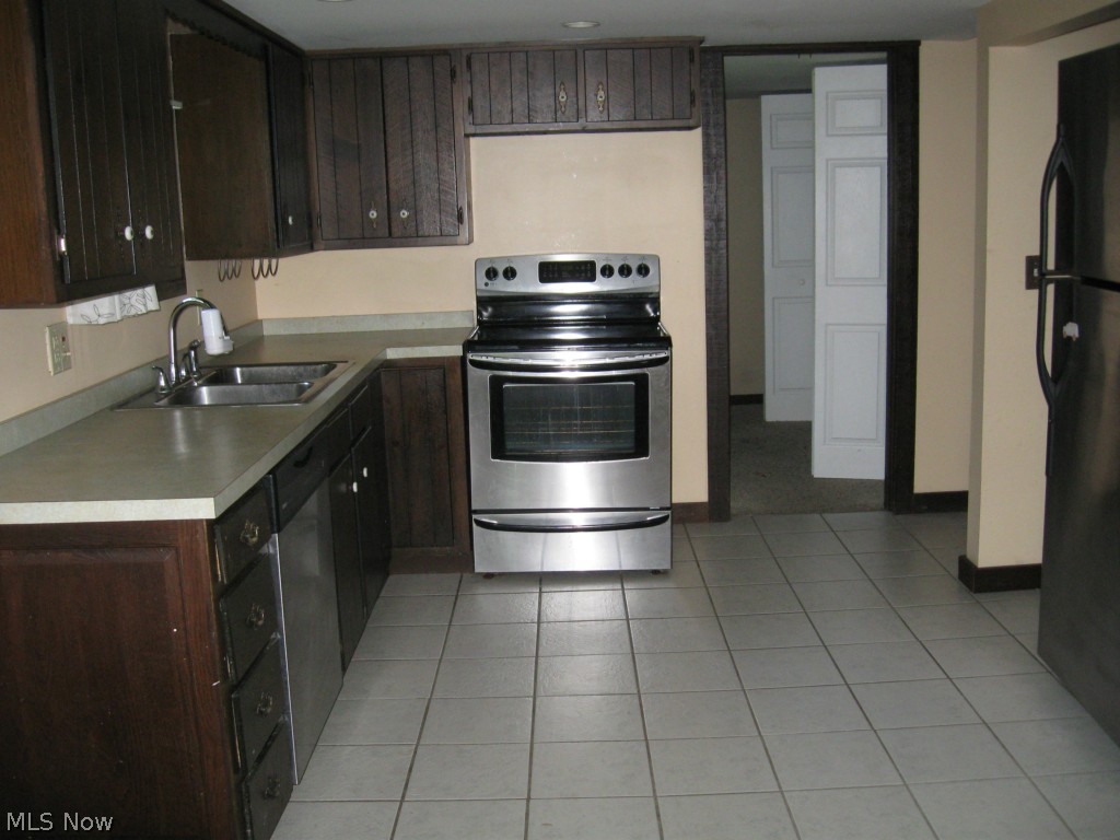 Lake Shore Blvd Estates 02 - Residential Lease