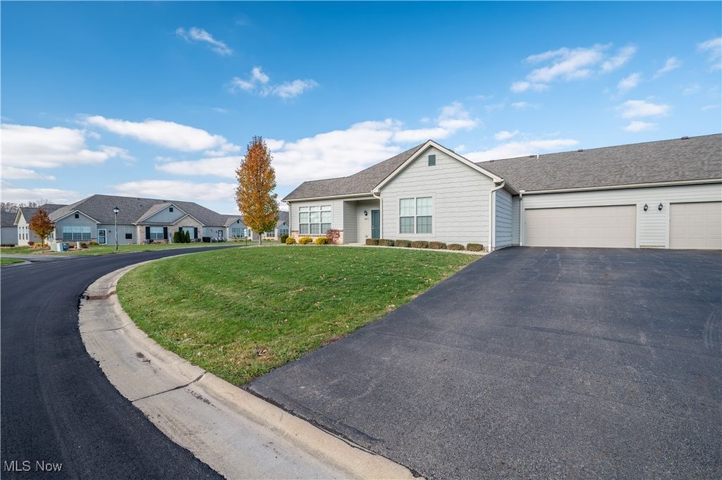 Photo of 9264 Sharrott Road #1803, Poland, OH 44514 (MLS # 5172939)