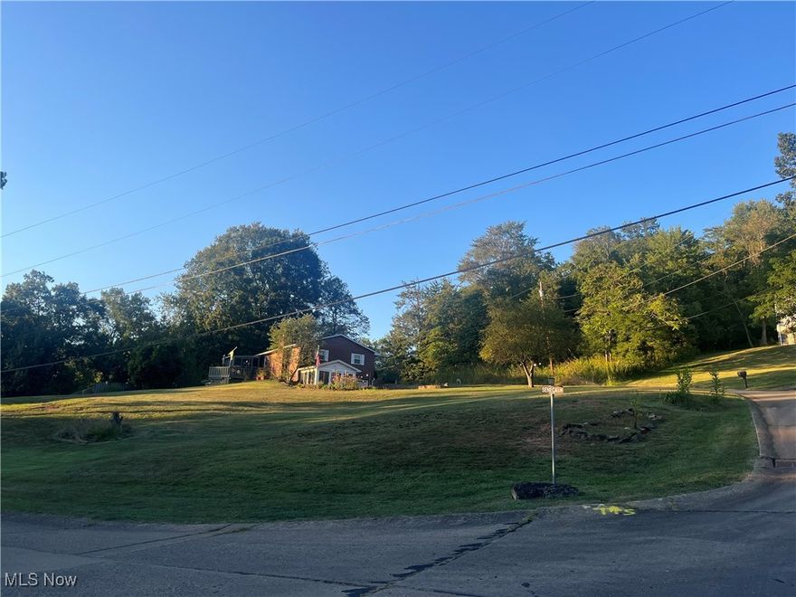 Beautiful corner lot in a quiet established neighborhood.
Ready to build you dream home within minutes of town.
Public utilities available