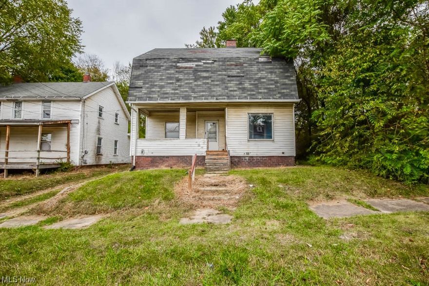 Attention investors! Why get 1 property when you can get 2! Come see what opportunities await with these 2 homes located in Canton. Schedule you showing today!