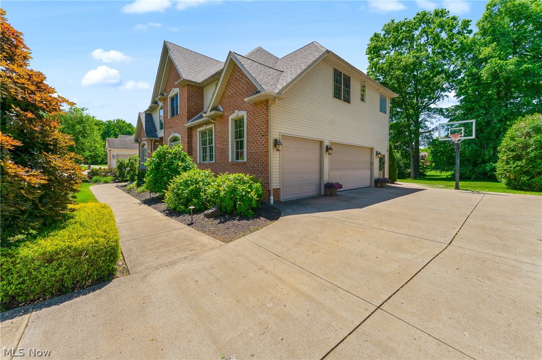 1325 Fox Den Trail