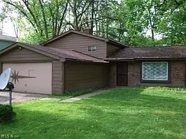 Single family house that features a Mother-in-Law suite. Recently updated with cosmetic repairs. Contact Agent for your tour today.