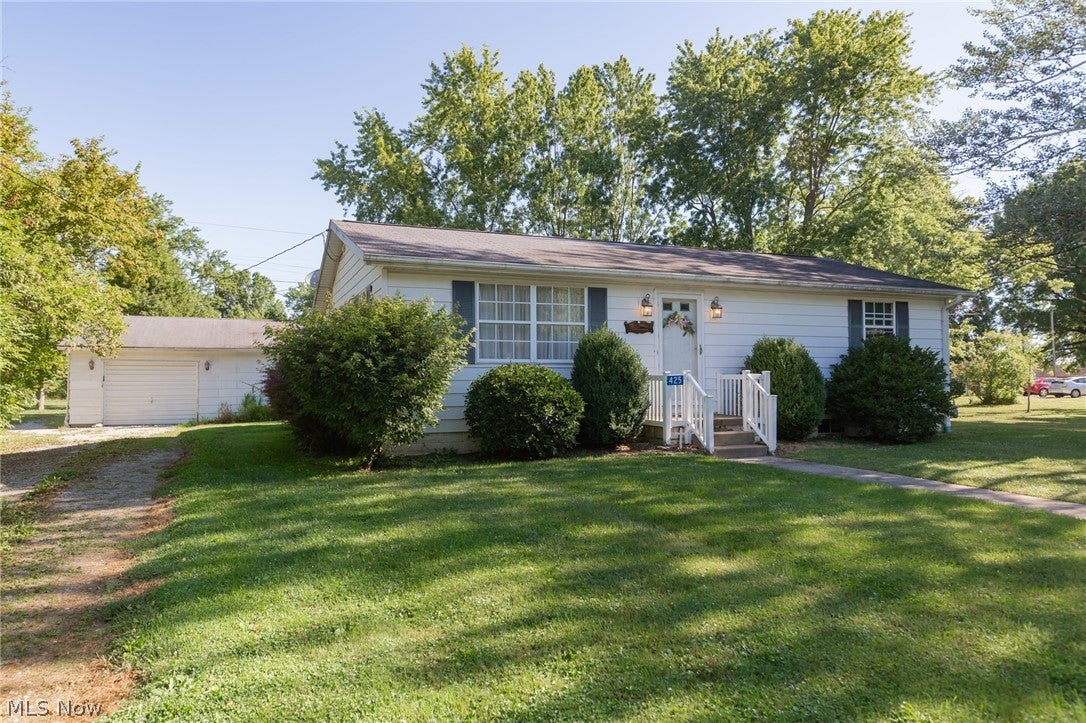 Photo 1 of 20 — 425 E Florida Avenue, Sebring, OH 44672
