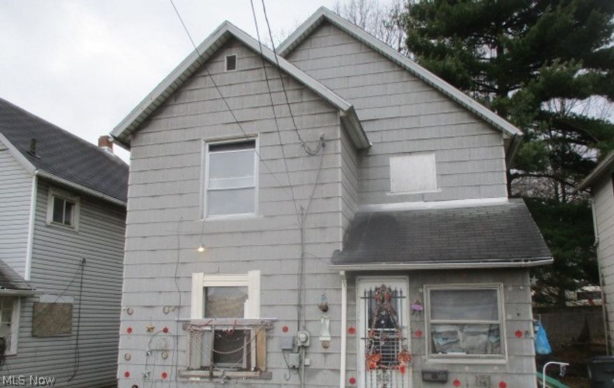 Property for sale combined with MLS #'s  4356729; 4356738; 4356744; and 4356751 Bundled Properties sold as is quit claim deed only.  Buyer must purchase all 4 properties, sold as 1 bundle - $45,000.00, the total commission is $1100. Properties have not been cleaned out or secured.  Access at your own risk, site unseen offers will be accepted. 72 S. Adams is occupied.  993 Concord is occupied.   Details of the dwellings are unknown.   This is a tax lien foreclosure - being sold via a quitclaim deed only - buyer to assume any and all violations, liens, occupants.  Seller is expecting a quick close - contract notes 3/30 or sooner.  ONLY the seller contract attached is to be used (along with office agency disclosure forms)