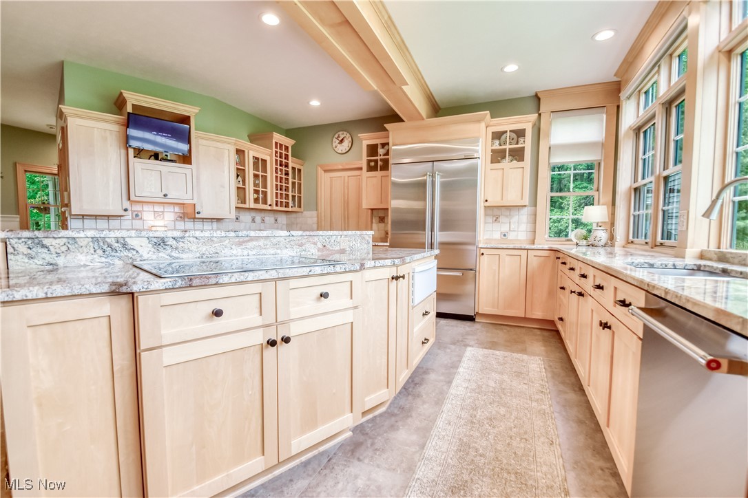 10360 Sawmill Drive, Chardon, Ohio image 9
