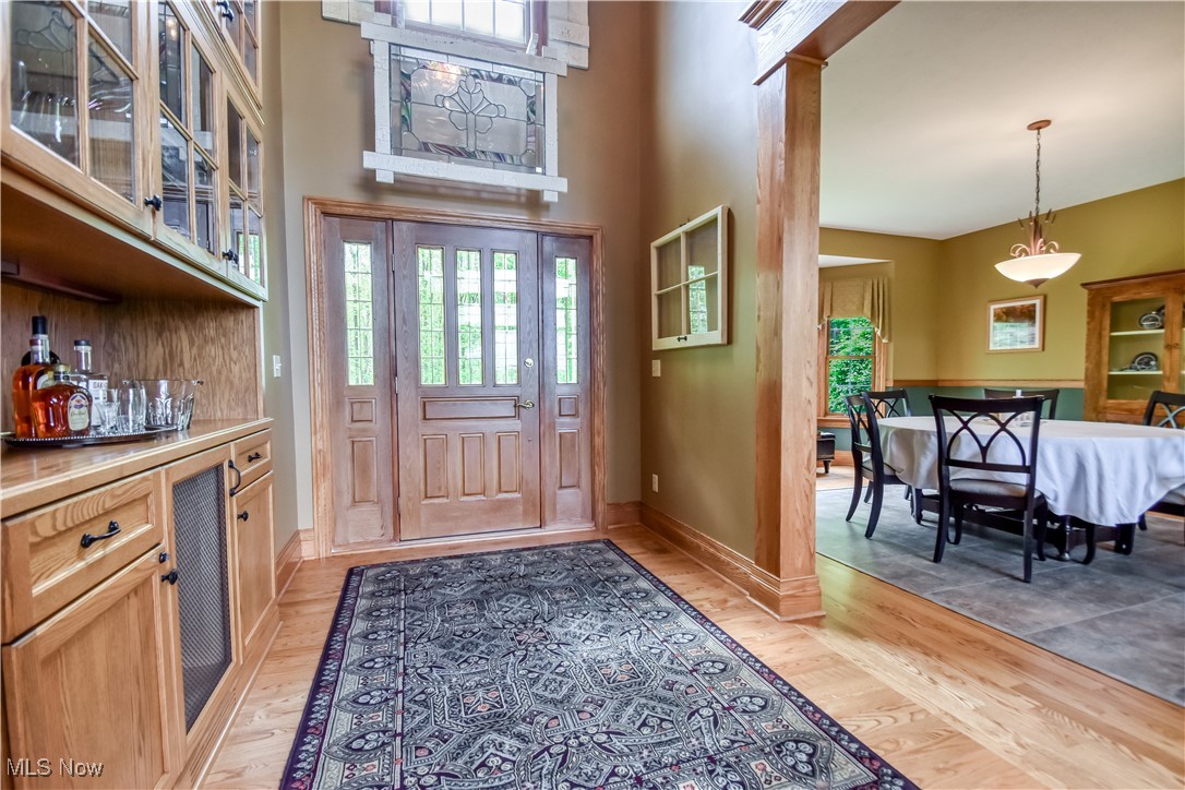 10360 Sawmill Drive, Chardon, Ohio image 3