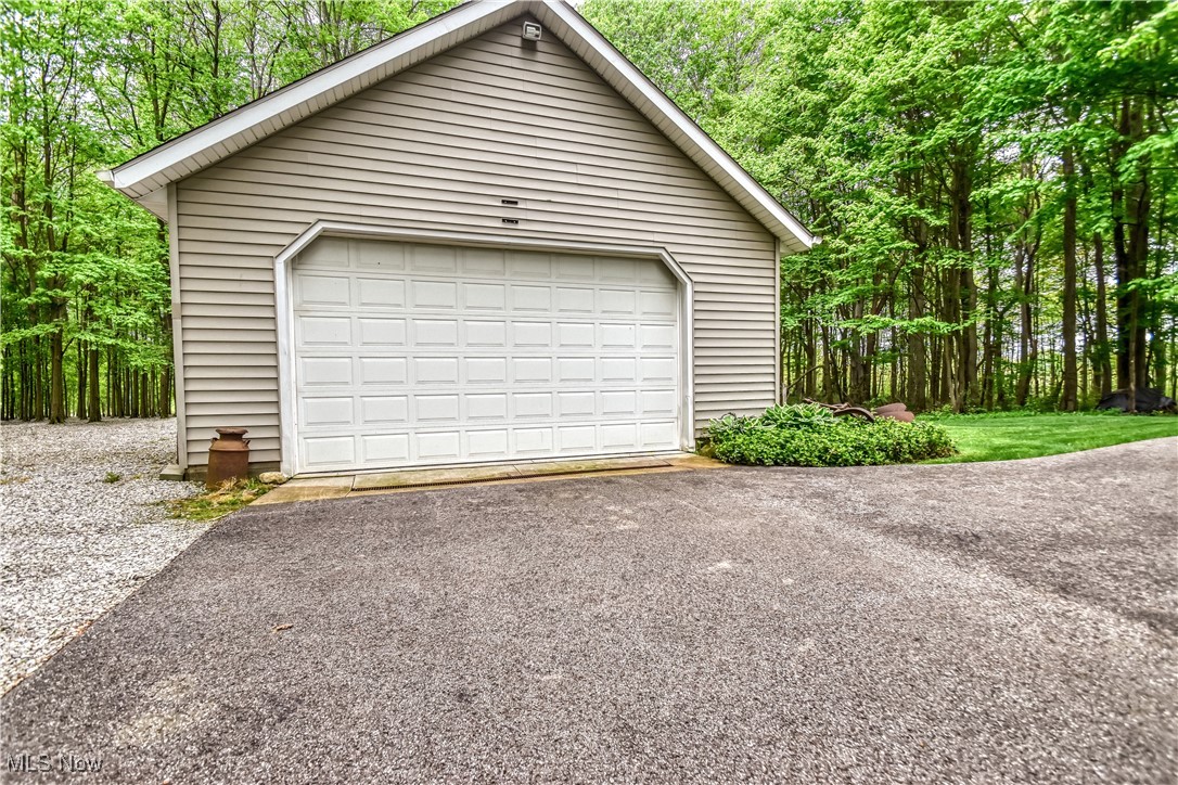 10360 Sawmill Drive, Chardon, Ohio image 46