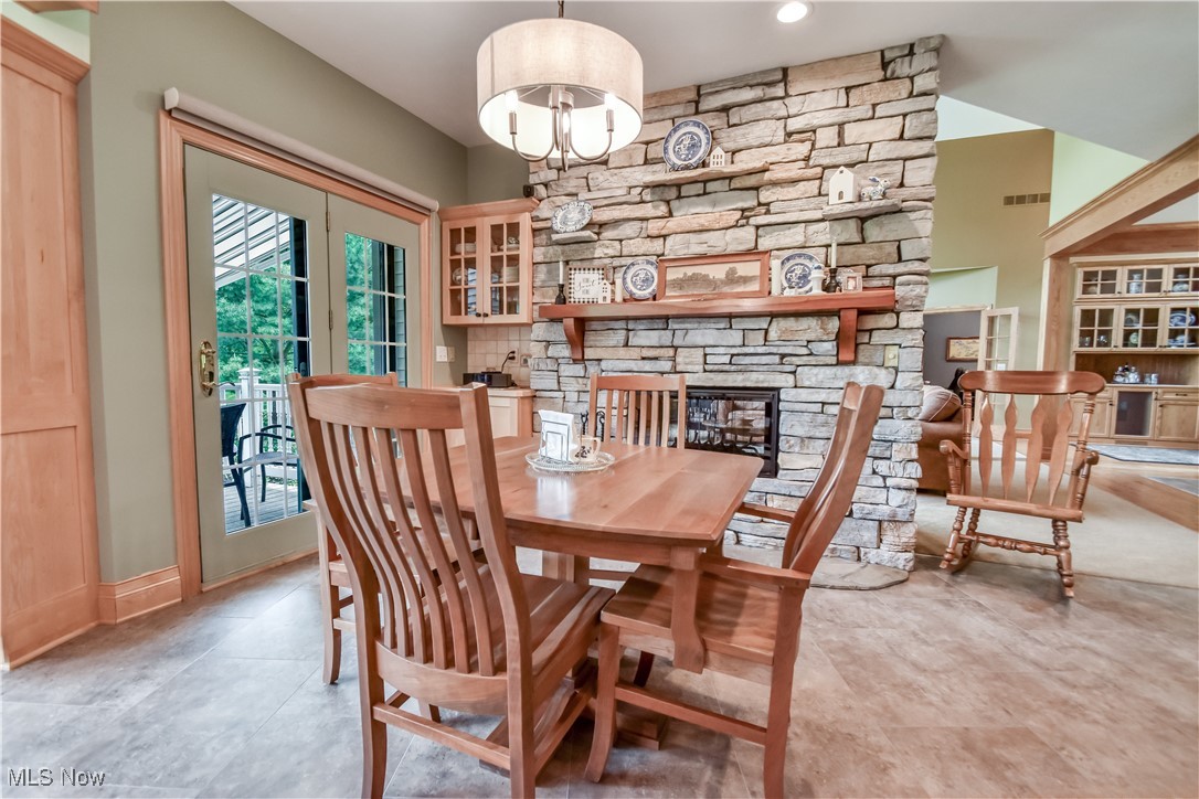 10360 Sawmill Drive, Chardon, Ohio image 10