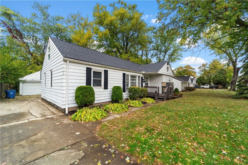 Photo of 6086 Seminole Trail, Mentor on the Lake, OH 44060 (MLS # 5165645)