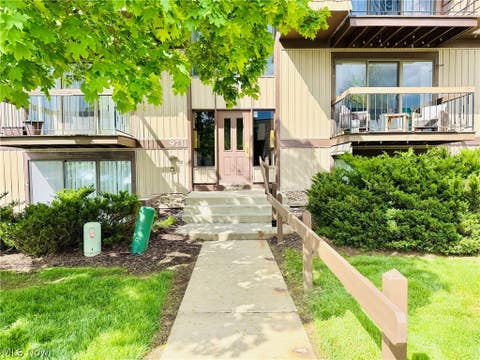 Condo For Sale - 9731 Sunrise Boulevard #M31<br/> North Royalton, OH 44133