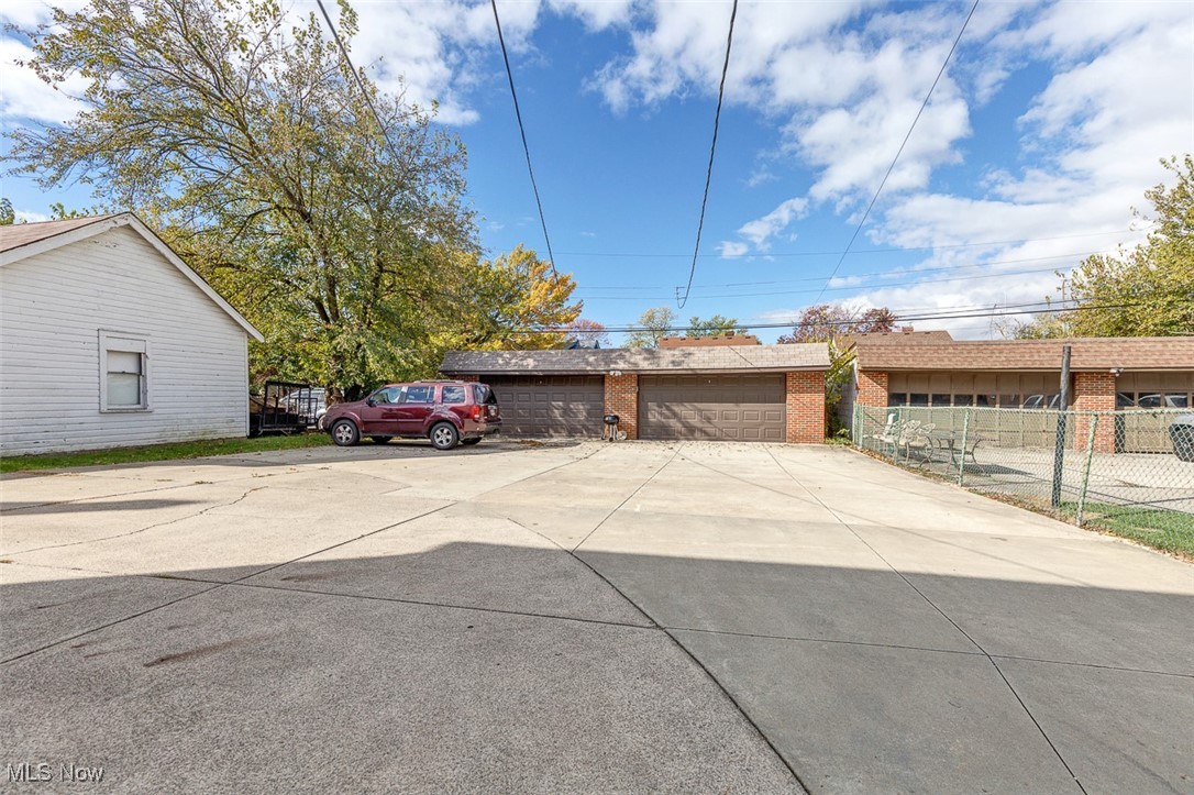 6136 Ridge Road