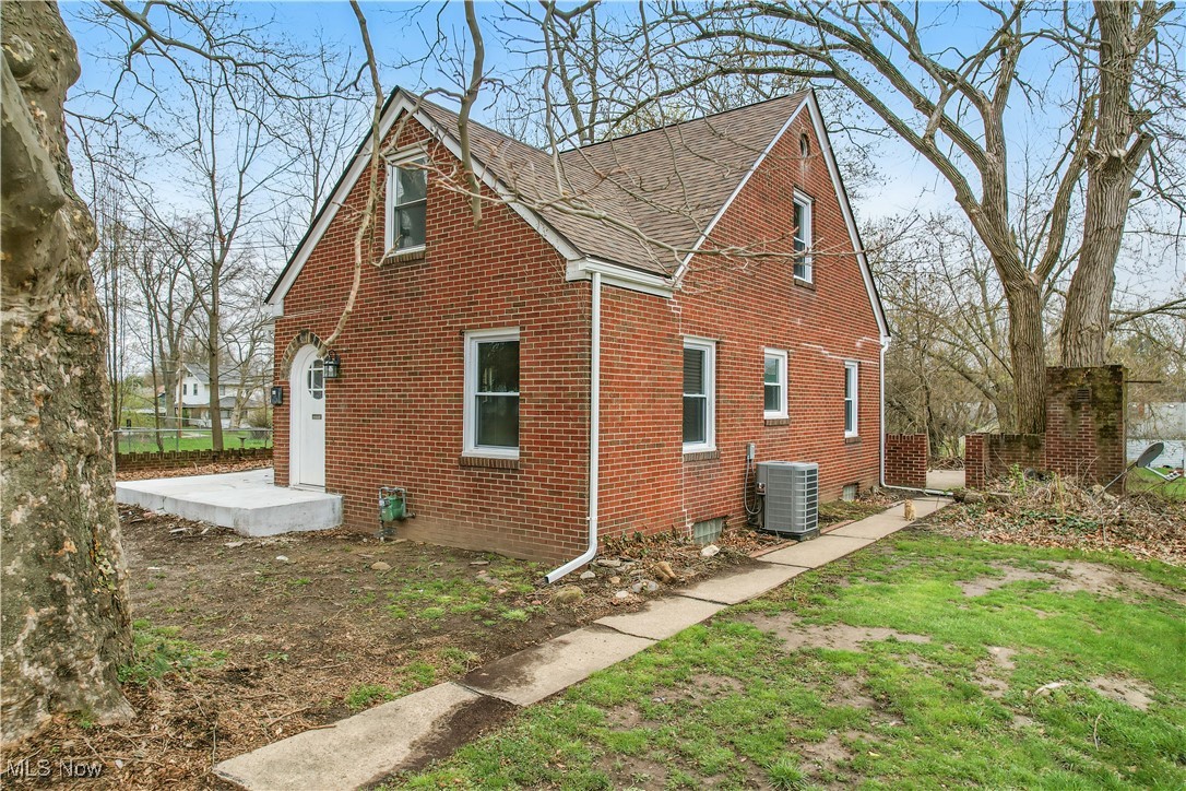 414 10th Street, Struthers, Ohio image 3