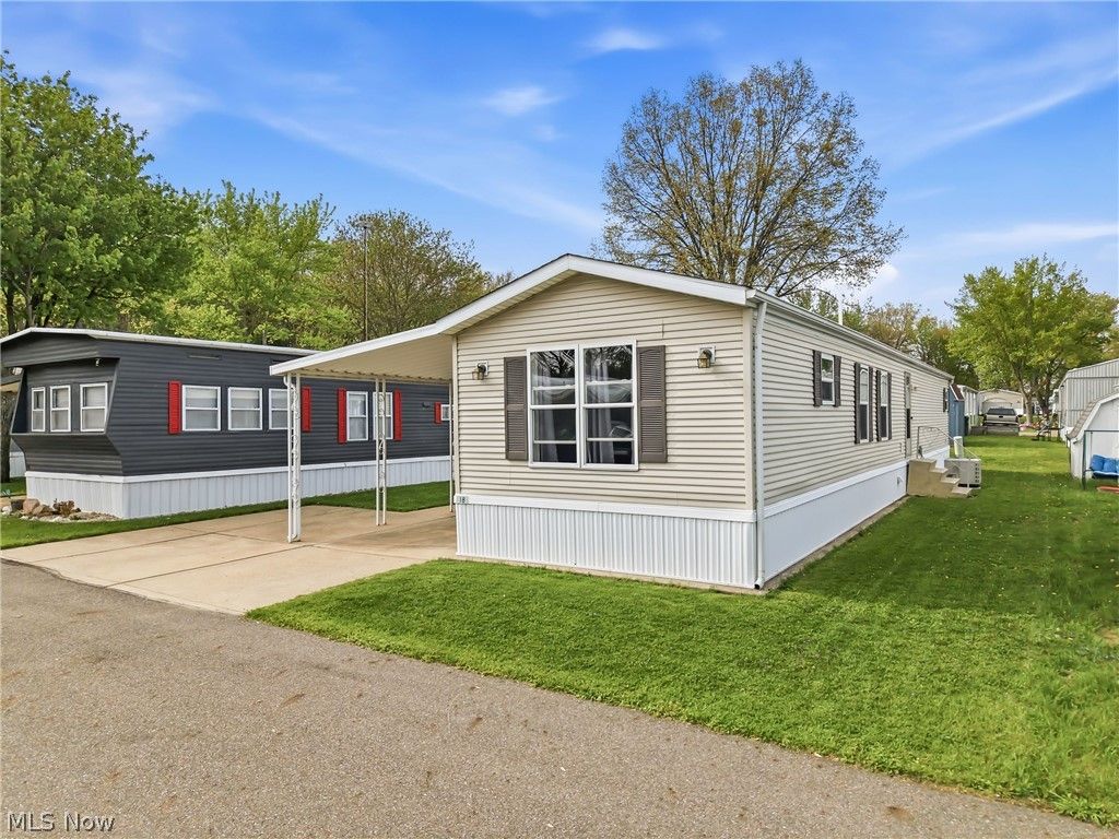Photo of 18 Oakwood Drive, Beloit, OH 44609 (MLS # 5204703)