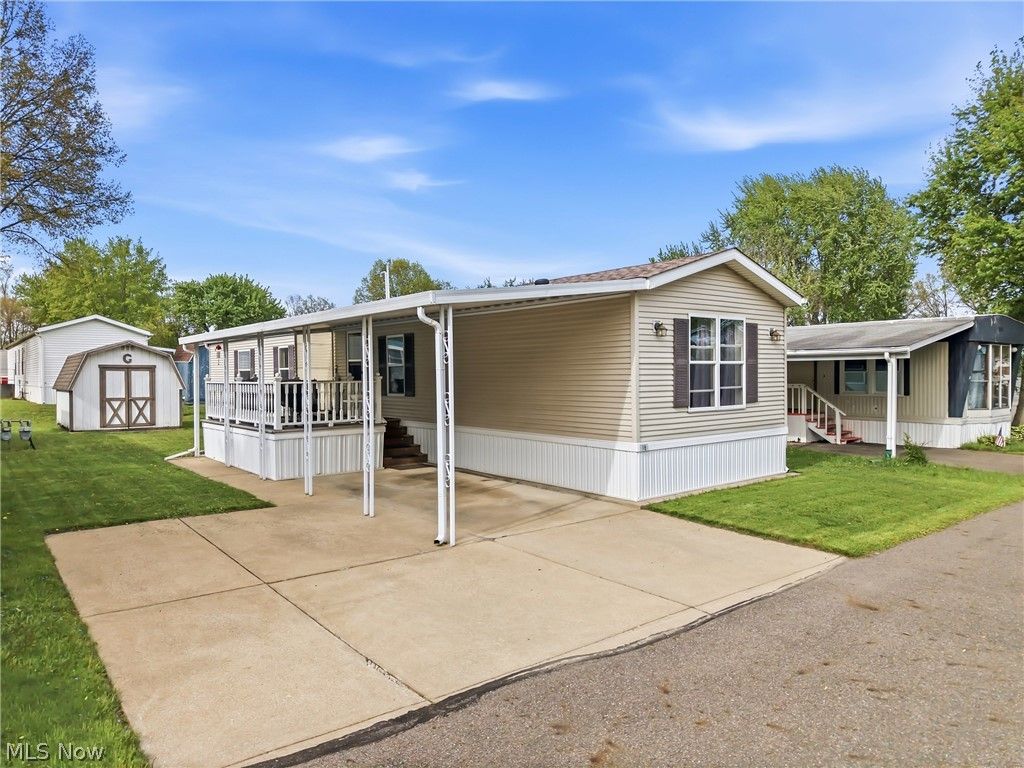 Photo of 18 Oakwood Drive, Beloit, OH 44609 (MLS # 5204703)