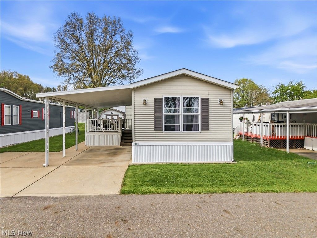 Photo of 18 Oakwood Drive, Beloit, OH 44609 (MLS # 5204703)