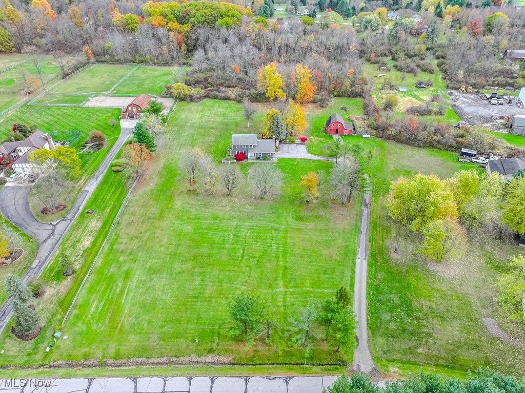 Photo of 10315 Pinegate Drive, Chardon, OH 44024 (MLS # 5169152)