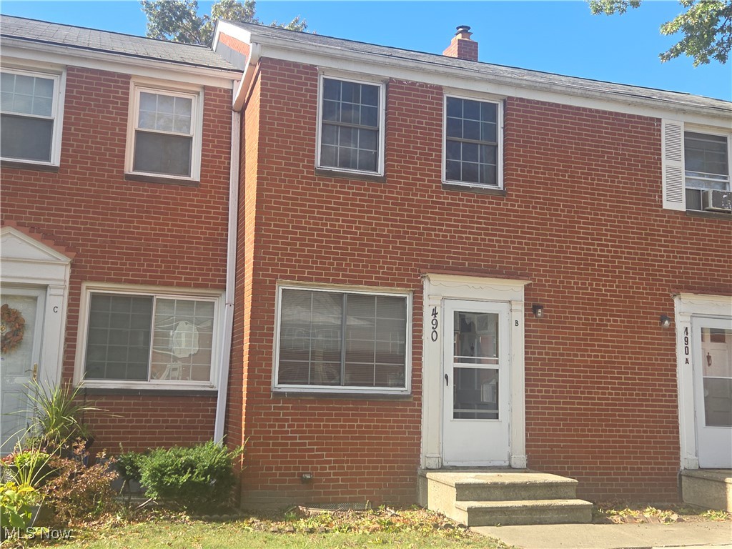 Move in ready condominium in the heart of Euclid, close to shopping center and parks. An updated kitchen with newer appliances. Laminate floors throughout the whole unit. Two bedrooms and one updated bathroom with tile surrounding and nice-looking vanity. Furnace and AC unit and hot water tank are brand new. All furniture stays with the condo, if buyer wants it. This condo won't be on the market for long, schedule your showing today.