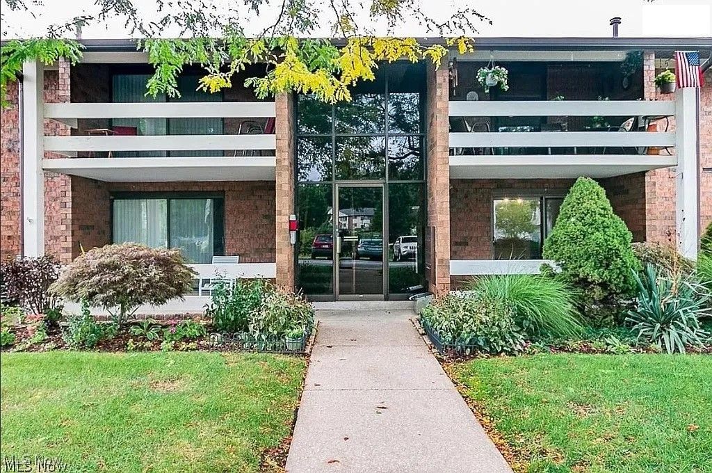 Photo of 1263 Lost Nation Road #22, Willoughby, OH 44094 (MLS # 5184905)