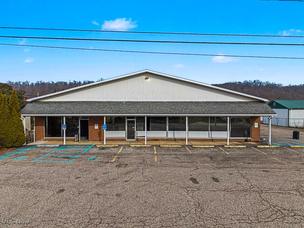 Belpre - Commercial Sale