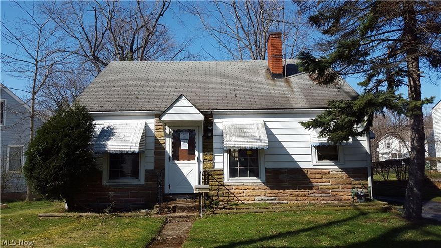 Check out this 3 bedroom Bungalow in Eastlake. This home features a large living room, 2 bedrooms on the main floor and the 3rd bedroom upstairs. Laundry room located on main floor. Set up a showing today!!