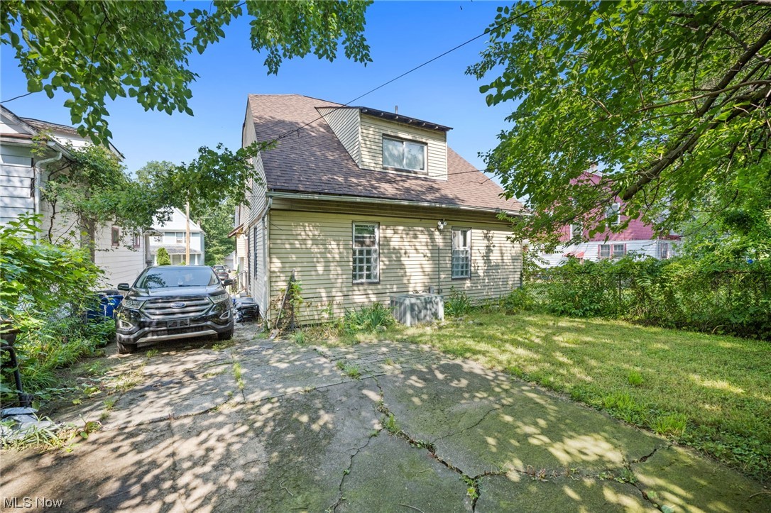 Macoban Realty Companys - Residential