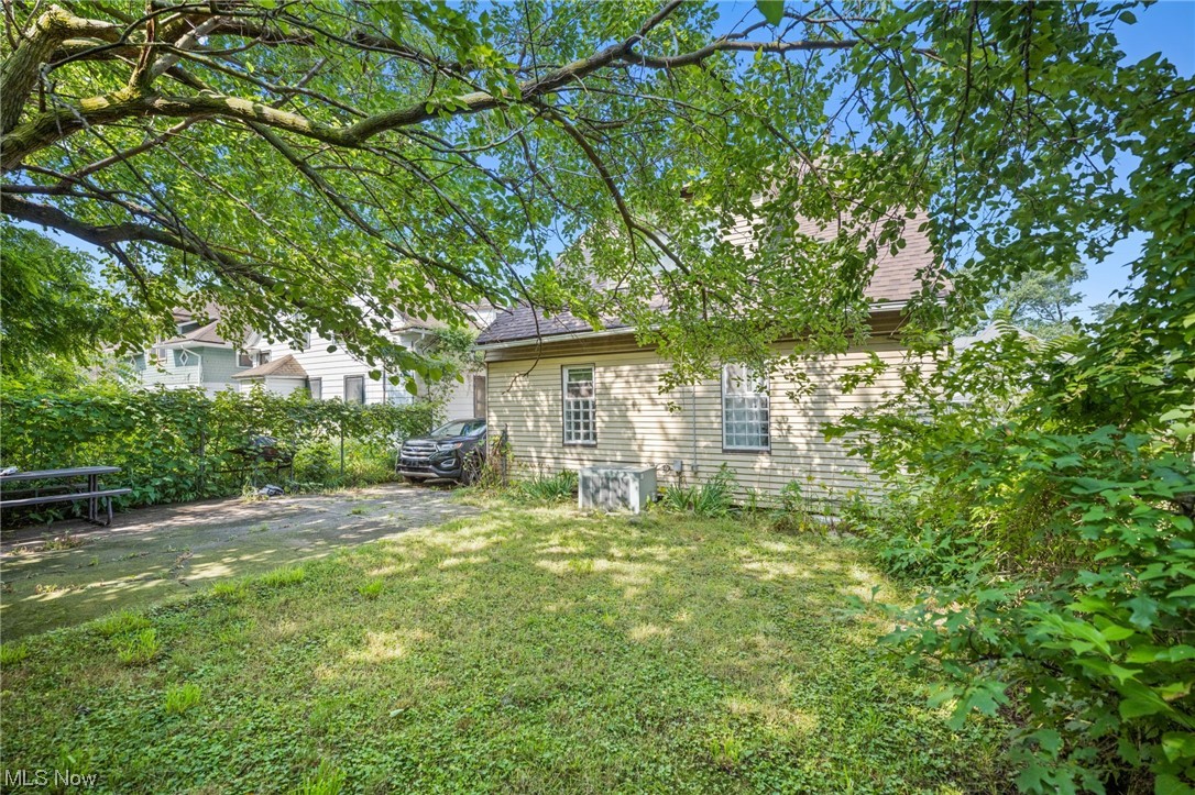 Macoban Realty Companys - Residential