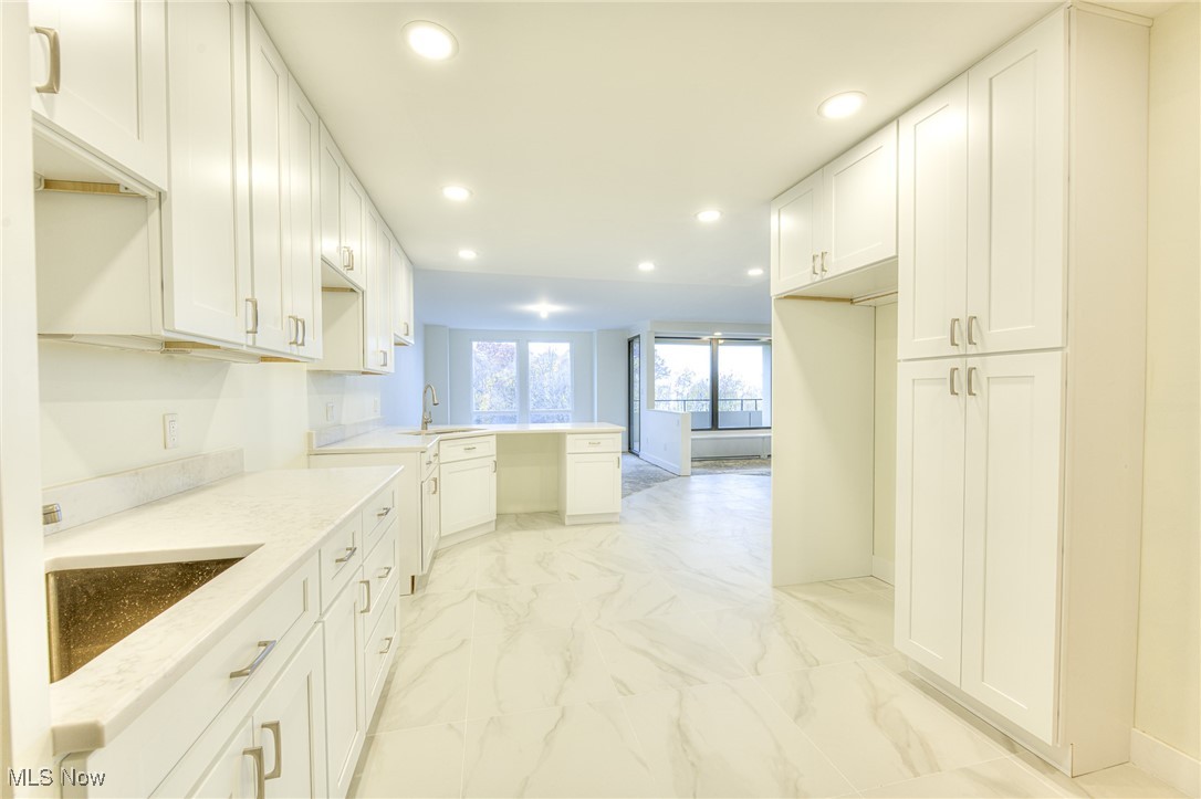 Bratenahl Place Condo - Residential