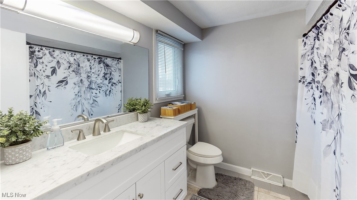8691 Lake Forest Trail, Chagrin Falls, Ohio image 14