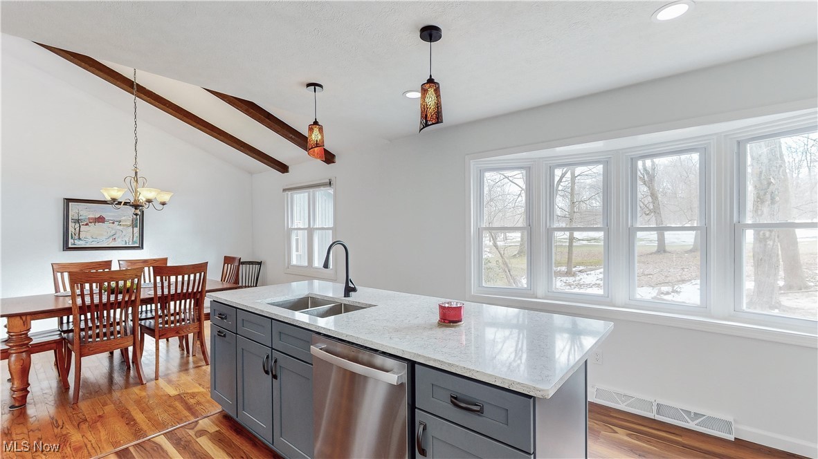 8691 Lake Forest Trail, Chagrin Falls, Ohio image 7