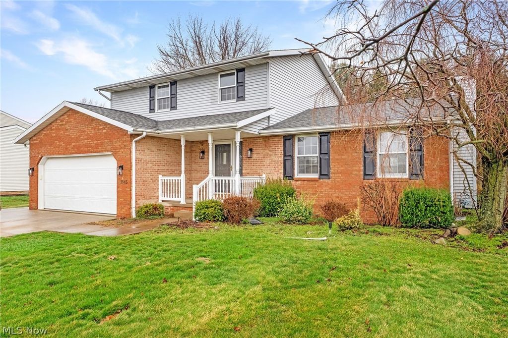 Photo of 3845 Oakridge Drive NE, Louisville, OH 44641 (MLS # 5193060)