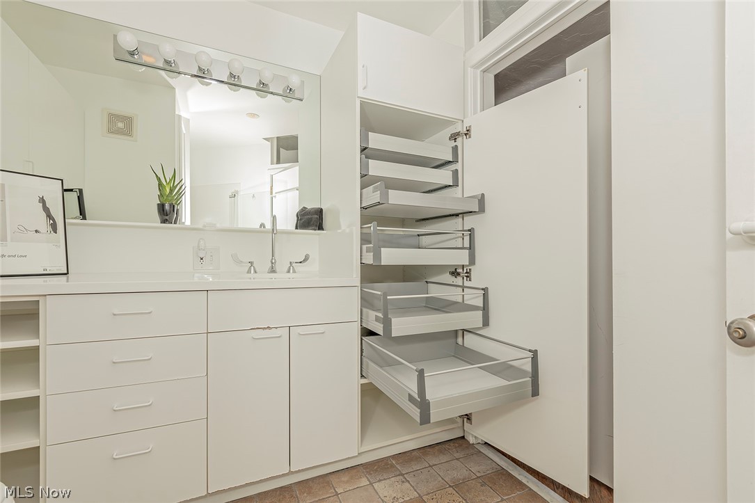 Buckingham Condo - Residential