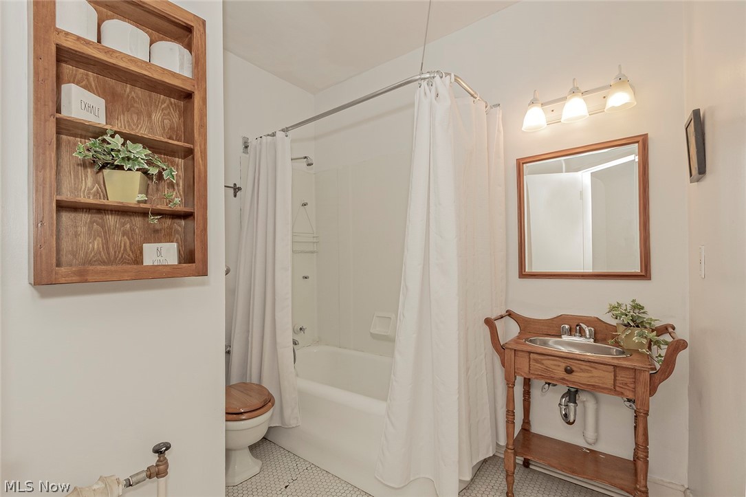 Buckingham Condo - Residential