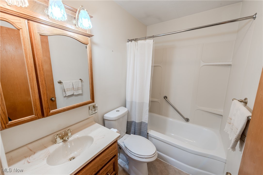 142 Meadow Drive, Berea, Ohio image 8