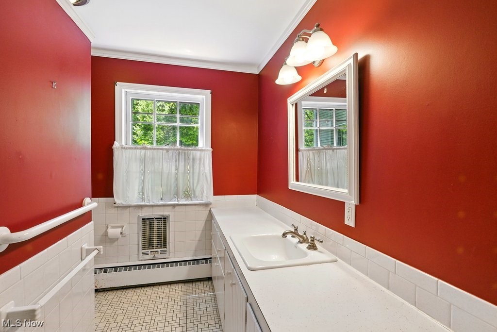 Moreland Hills, Ohio 44022, United States, 4 Bedrooms Bedrooms, ,3 BathroomsBathrooms,Residential,Active,144592