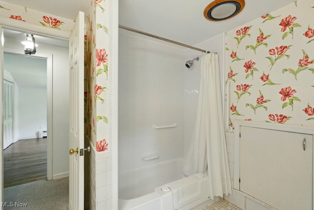 Moreland Hills, Ohio 44022, United States, 4 Bedrooms Bedrooms, ,3 BathroomsBathrooms,Residential,Active,144592