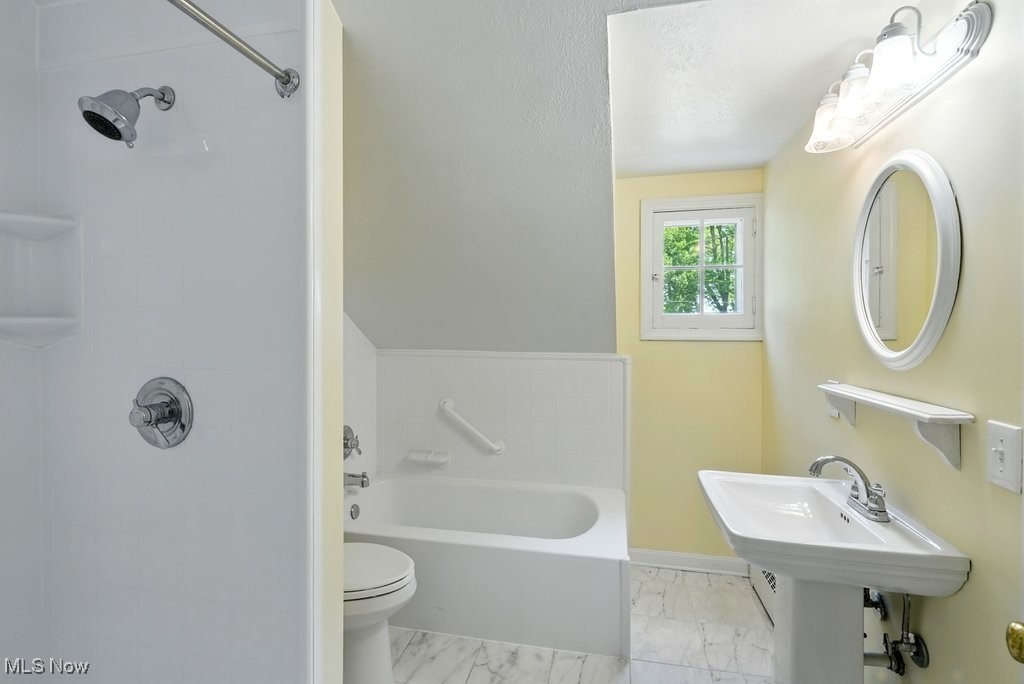 Moreland Hills, Ohio 44022, United States, 4 Bedrooms Bedrooms, ,3 BathroomsBathrooms,Residential,Active,144592