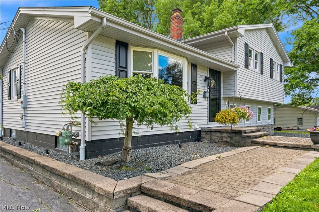 Photo of 273 Blueberry Drive, Columbiana, OH 44408 (MLS # 5224507)