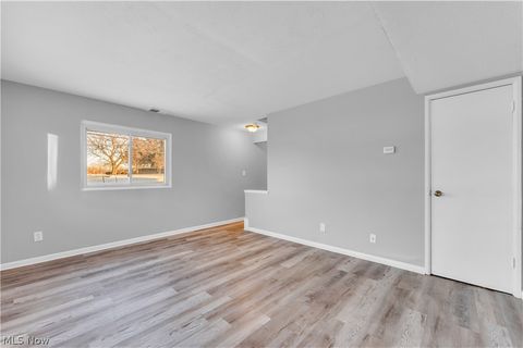 Apartment in Cleveland OH 4812 Lee Road 10.jpg