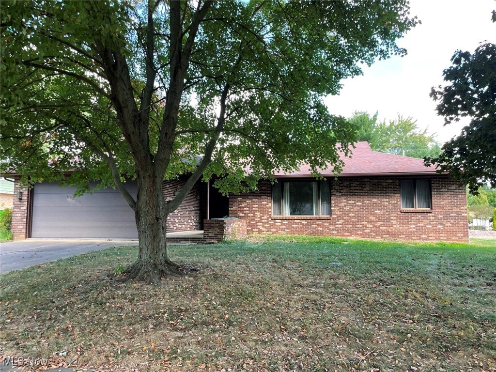 AUCTION DATE: Saturday, October 19th 12:00 Noon
OPEN HOUSE DATE: Wednesday, October 9th 4:00 - 6:00 PM
Spacious and convenient, you’ll love what this 3 bedroom, 2 bathroom ranch home near the North end of Wooster has to offer. All the boxes are checked on the exterior: brick construction, two car garage, storage shed, deck, plus standby generator. The interior features ±2,050 sq ft of living space including master bedroom with attached bathroom, two additional bedrooms, one additional full bathroom, first floor laundry, living room, family room, and sunroom, plus ample storage including built in shelving in the basement. Add a fresh coat of paint and a little carpet and move in! If you’d rather build your dream home, don’t miss your chance to buy a rare vacant city lot next door. The ±0.283 acre lot is selling as well and has no fees for water or sewer availability as the developer installed these utilities. Buy the house, buy the lot, or buy both, but don’t miss this great opportunity!
TERMS: The house and vacant lot will be offered separately and together and will sell in the manner that nets the most for the seller. No minimums. No reserves. You pay what you bid. Terms are 10% non-refundable downpayment due day of auction and balance due in 45 days. Arrange your financing and come bid your judgment. Announcements on sale day take precedence over all previous advertising.
AUCTION DATE: Saturday, October 19th 12:00 Noon
OPEN HOUSE DATE: Wednesday, October 9th 4:00 - 6:00 PM