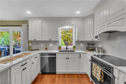 Tiny photo for 8411 N Bluff Drive, Broadview Heights, OH 44147 (MLS # 5256665)
