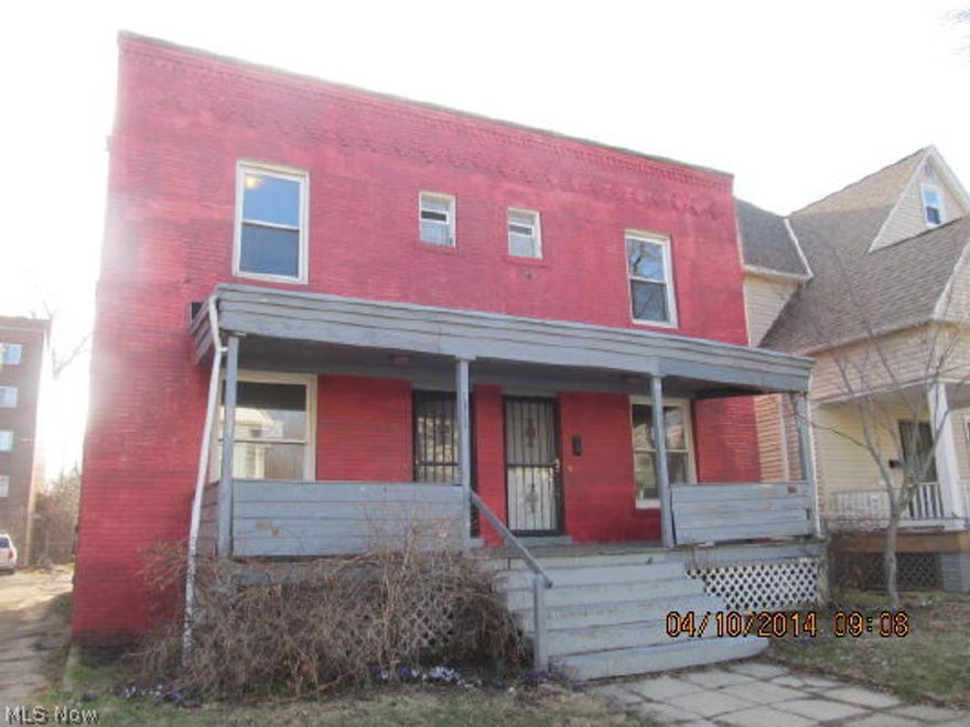 Good solid large 3 bedroom each unit SIDE by SIDE duplex. Copper plumbing has been stolen needs some work but good. The property is eligible under the Freddie Mac First Look Initiative until 05/14/2014. It is an owner  occupied buyer first chance to buy program. Seller willing to give up to $500 toward an owner occupied buyers choice of home warranty.