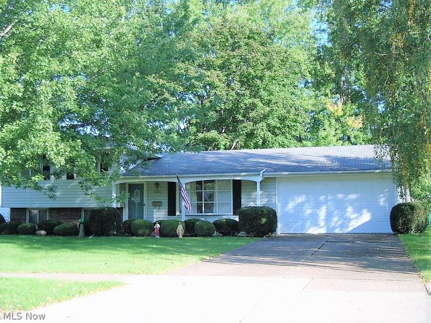 Nice looking split-level 2-bedroom 2-bath home with good sized rooms and nice landscaping.  Covered rear patio overlooking large backyard.  This home needs cosmetic updates including floor coverings and paint on walls - otherwise ready to move in.