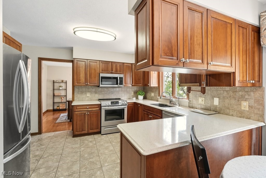 Cuyahoga Falls, Ohio 44223, United States, 5 Bedrooms Bedrooms, ,4 BathroomsBathrooms,Residential,Pending,213908