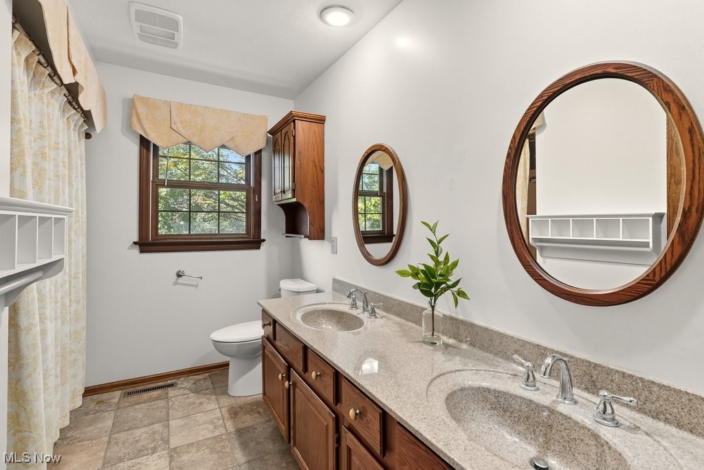 Cuyahoga Falls, Ohio 44223, United States, 5 Bedrooms Bedrooms, ,4 BathroomsBathrooms,Residential,Pending,213908