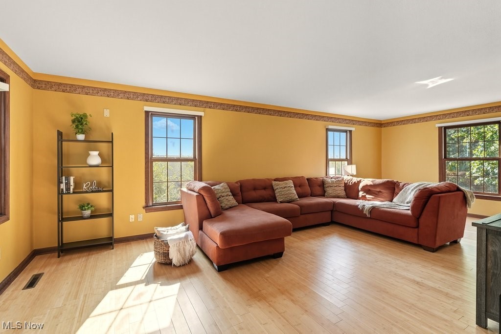 Cuyahoga Falls, Ohio 44223, United States, 5 Bedrooms Bedrooms, ,4 BathroomsBathrooms,Residential,Pending,213908